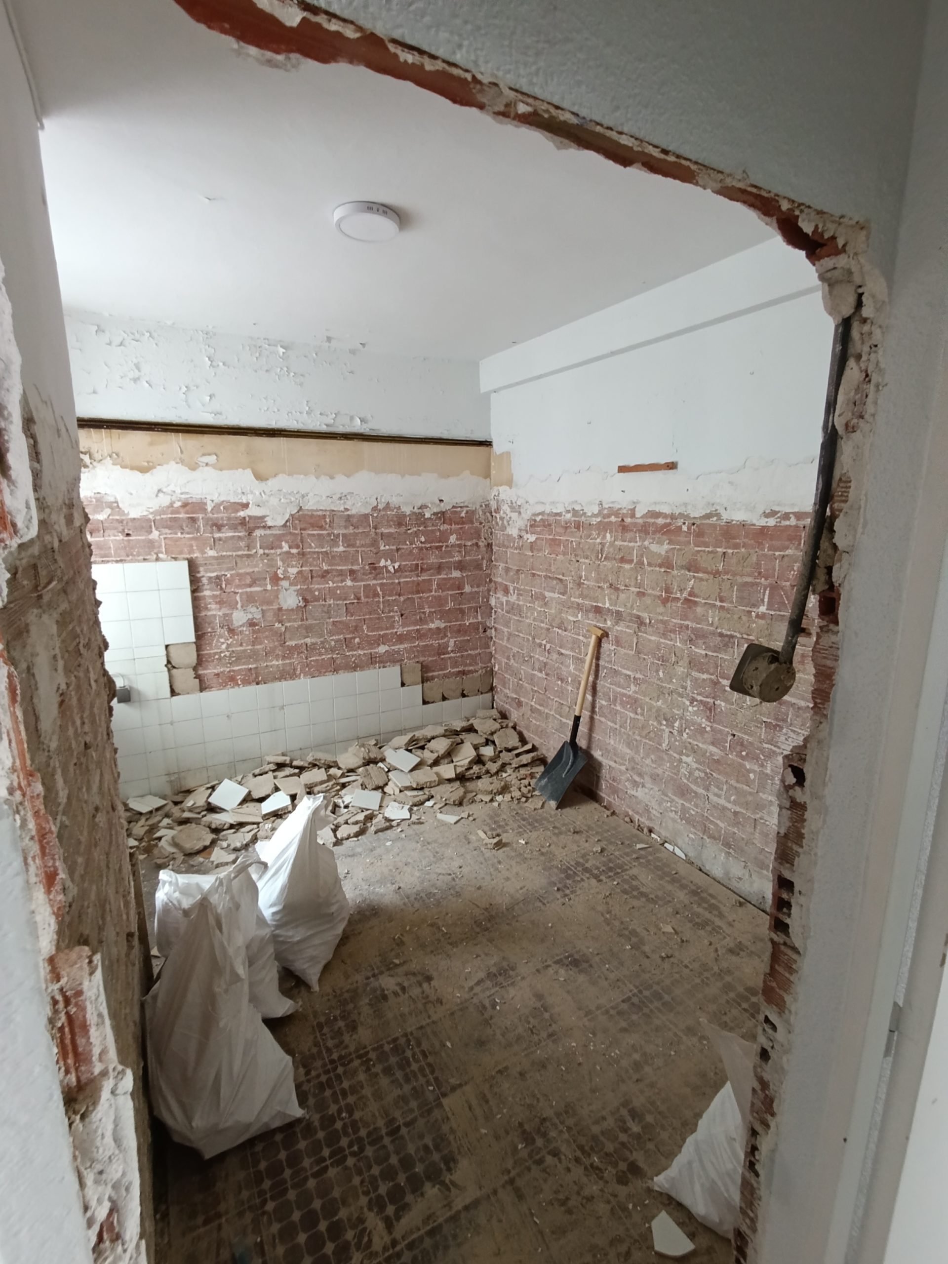 Reforma de cocina en Leganés: demolición