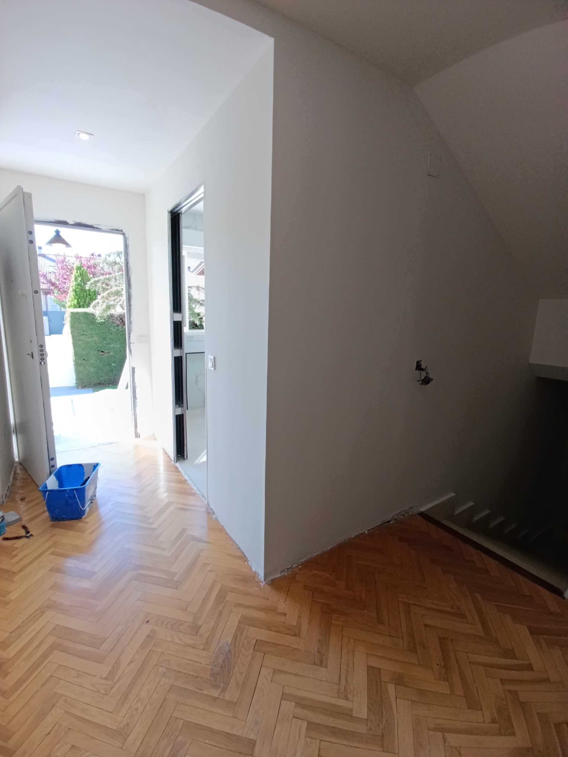 Pasillo reformado en vivienda de Las Rozas