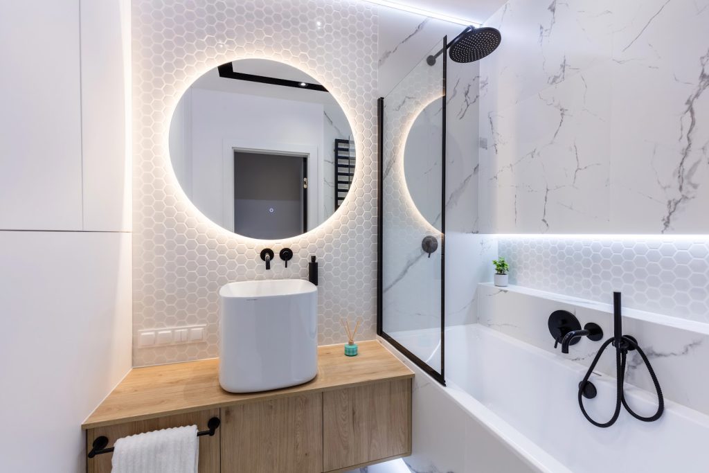Cómo elegir la iluminación adecuada para cada estancia Espejo de baño con iluminación integrada